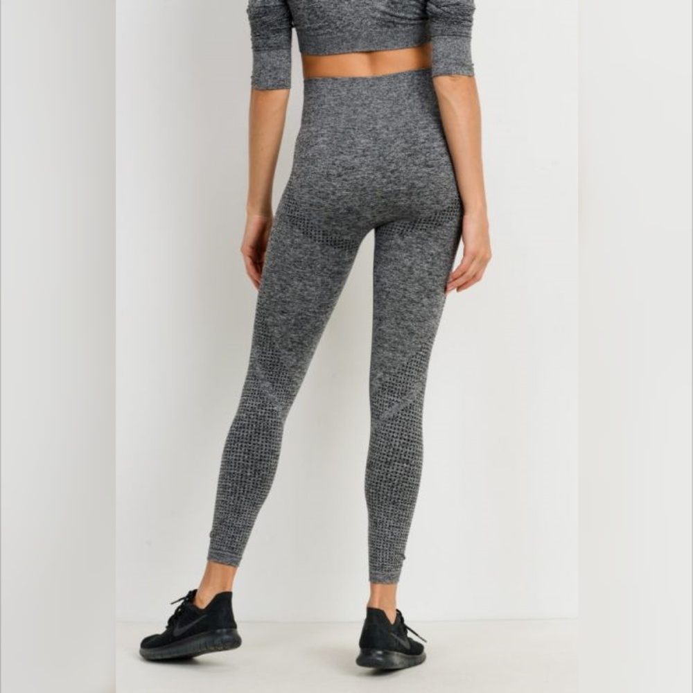 Dot Textured Seamless Highwaist Leggings - Picture 4 of 7